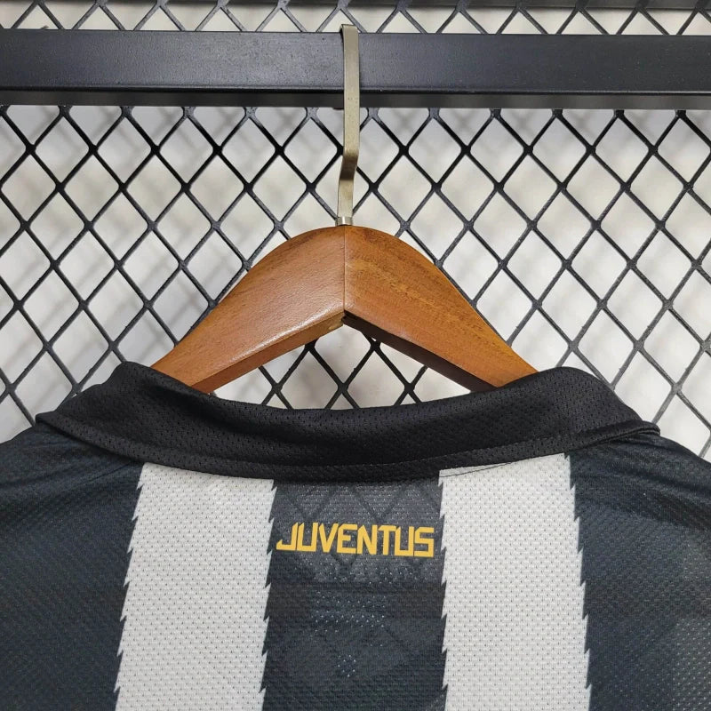 Retro Juventus Jersey Home Kit 2010/11 Football Soccer Shirt
